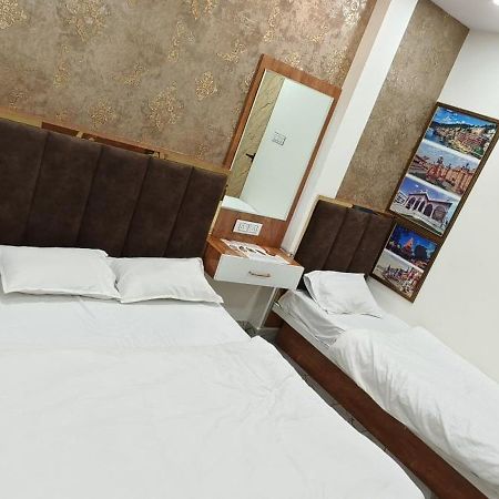 Hotel Malay Inn Удджайн Екстер'єр фото