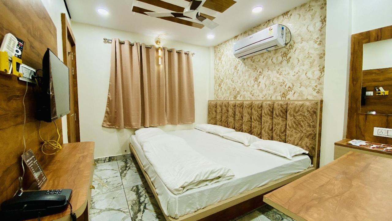 Hotel Malay Inn Удджайн Екстер'єр фото