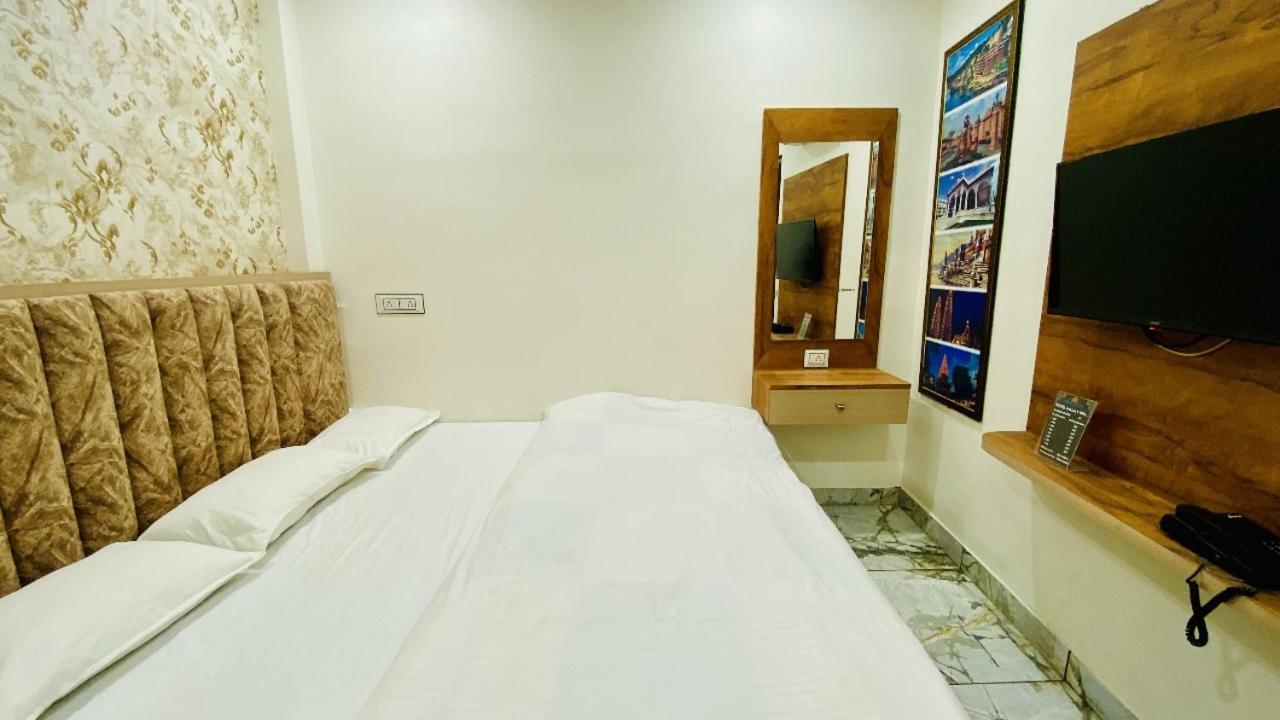 Hotel Malay Inn Удджайн Екстер'єр фото