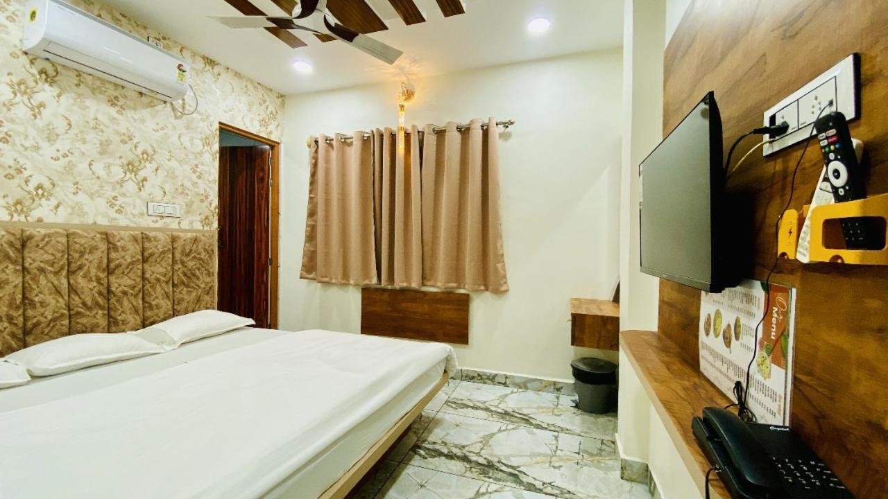 Hotel Malay Inn Удджайн Екстер'єр фото