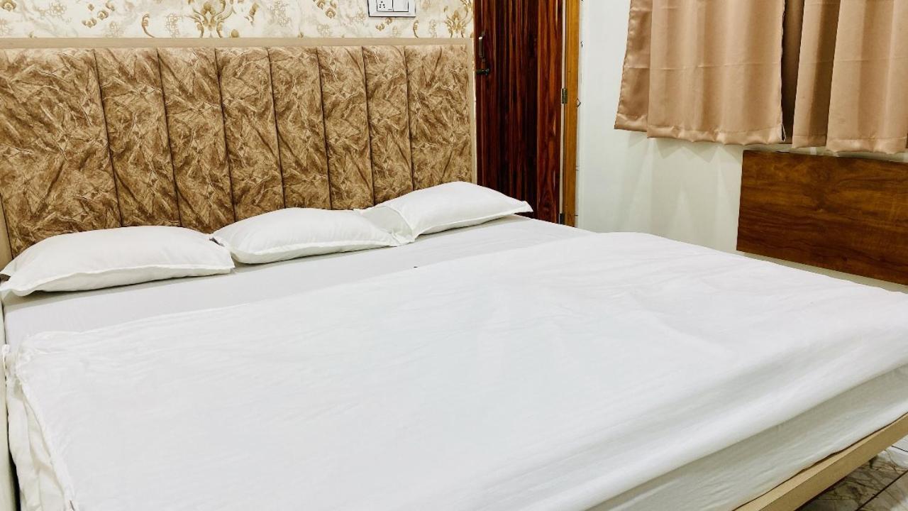 Hotel Malay Inn Удджайн Екстер'єр фото