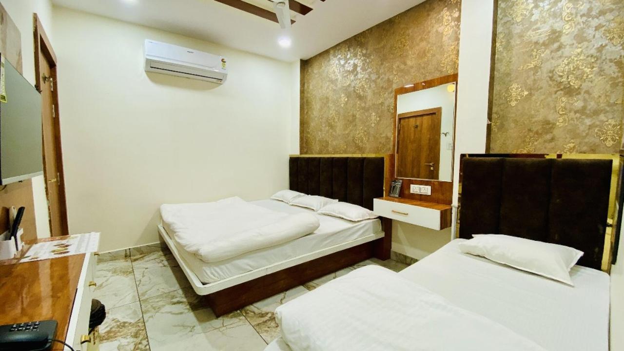 Hotel Malay Inn Удджайн Екстер'єр фото