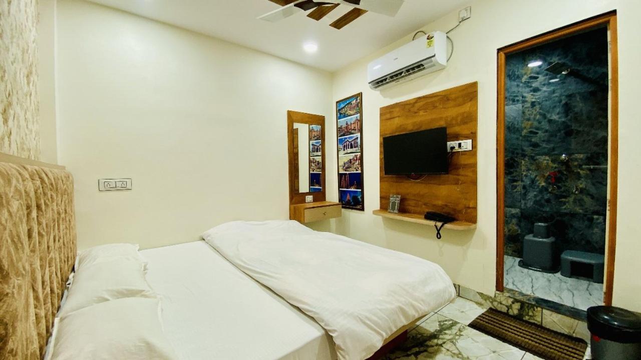 Hotel Malay Inn Удджайн Екстер'єр фото