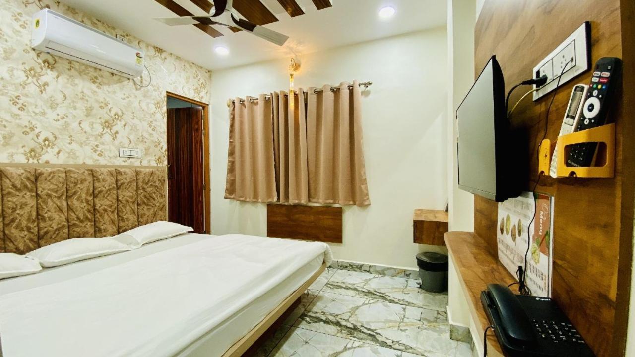 Hotel Malay Inn Удджайн Екстер'єр фото