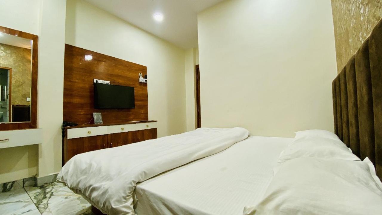 Hotel Malay Inn Удджайн Екстер'єр фото